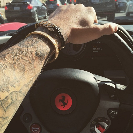 Justin Bieber kör runt i Kalifornien. Justin Bieber kör runt i Kalifornien.